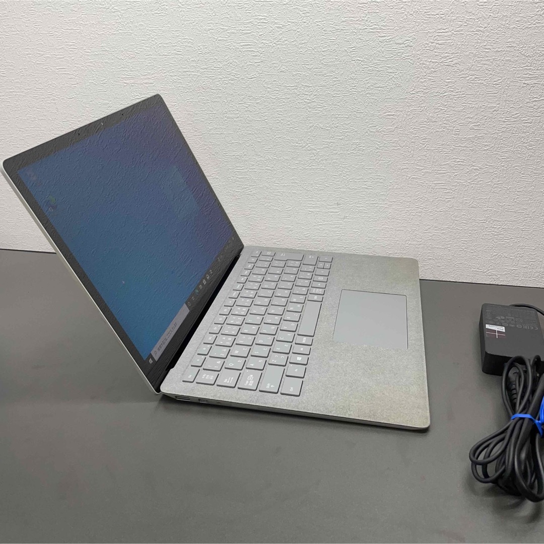 Microsoft(マイクロソフト)のSurface laptop i5 SSD サクサク カメラ WiFi Win スマホ/家電/カメラのPC/タブレット(ノートPC)の商品写真