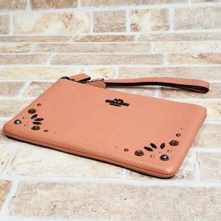 COACH - 美品 コーチ ☆ レザー スタッズ リストレット ポーチ マチ COACH - 美品 コーチ ☆ レザー スタッズ リストレット ポーチ マチ
