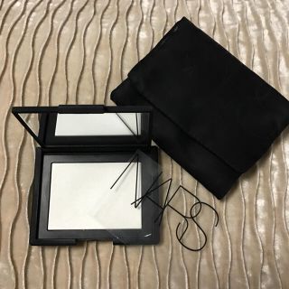 ナーズ(NARS)のNARS ライトリフレクティング セッティングパウダープレスト(フェイスパウダー)