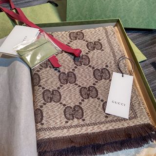 グッチ(Gucci)の❤新品箱袋付き❤GUCCI マフラー ストール ショール スカーフ❤定価７万円❤(マフラー/ショール)