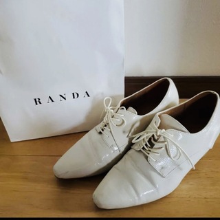 ランダ(RANDA)のロリータ ローファー 靴 白 23.5(ローファー/革靴)