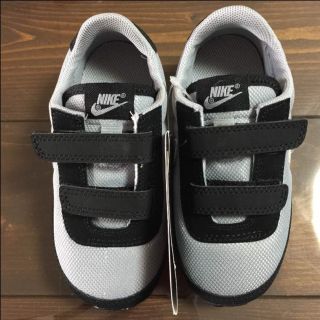 新品　NIKE　スニーカー　13　中敷き14.5センチ(スニーカー)