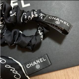 レア⭐︎】CHANELスカーフ付きシュシュ-