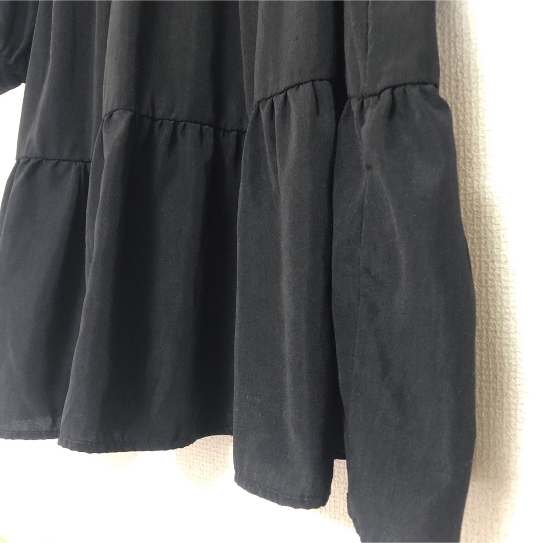 黒 ブラック お袖ふんわり ブラウス カットソー レディースのトップス(シャツ/ブラウス(半袖/袖なし))の商品写真