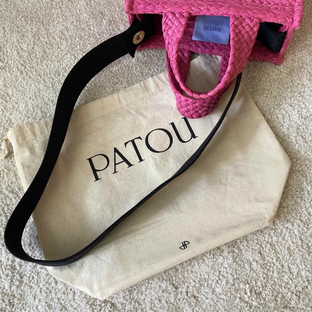 PATOU(パトゥ)のPatou ストラップ付きラフィアバッグ レディースのバッグ(かごバッグ/ストローバッグ)の商品写真