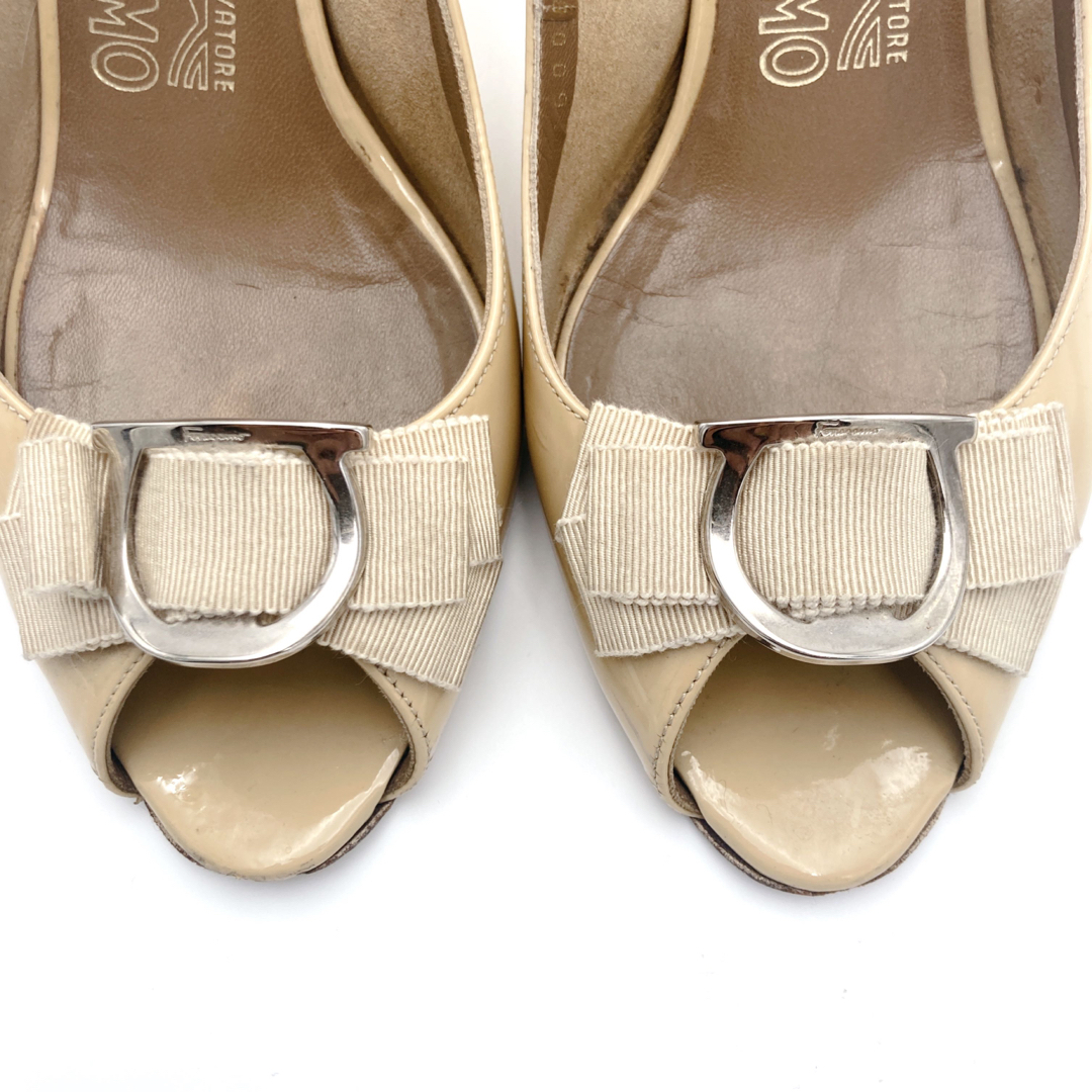Salvatore Ferragamo(サルヴァトーレフェラガモ)のサルヴァトーレフェラガモ ガンチーニ サンダル パンプス 6C  23.5-24 レディースの靴/シューズ(サンダル)の商品写真