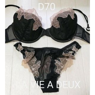 ラヴィアドゥ(LA VIE A DEUX)の新品タグ付　ラヴィアドゥ　フラワー&パピヨンモチーフ　ブラジャー&Ｔバック(ブラ&ショーツセット)