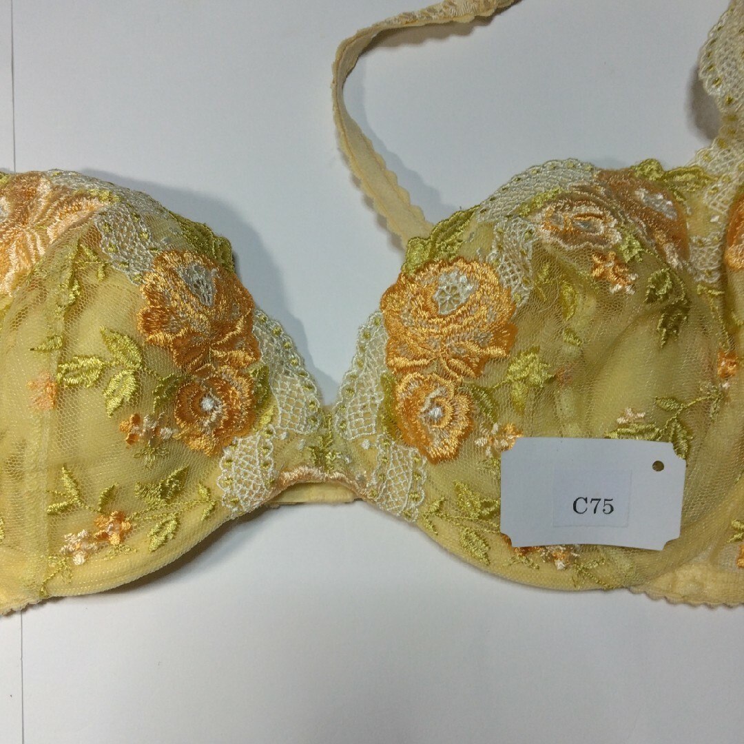 ワコール製黄色にオレンジ色花柄刺繍入りブラジャーC75 レディースの下着/アンダーウェア(ブラ)の商品写真