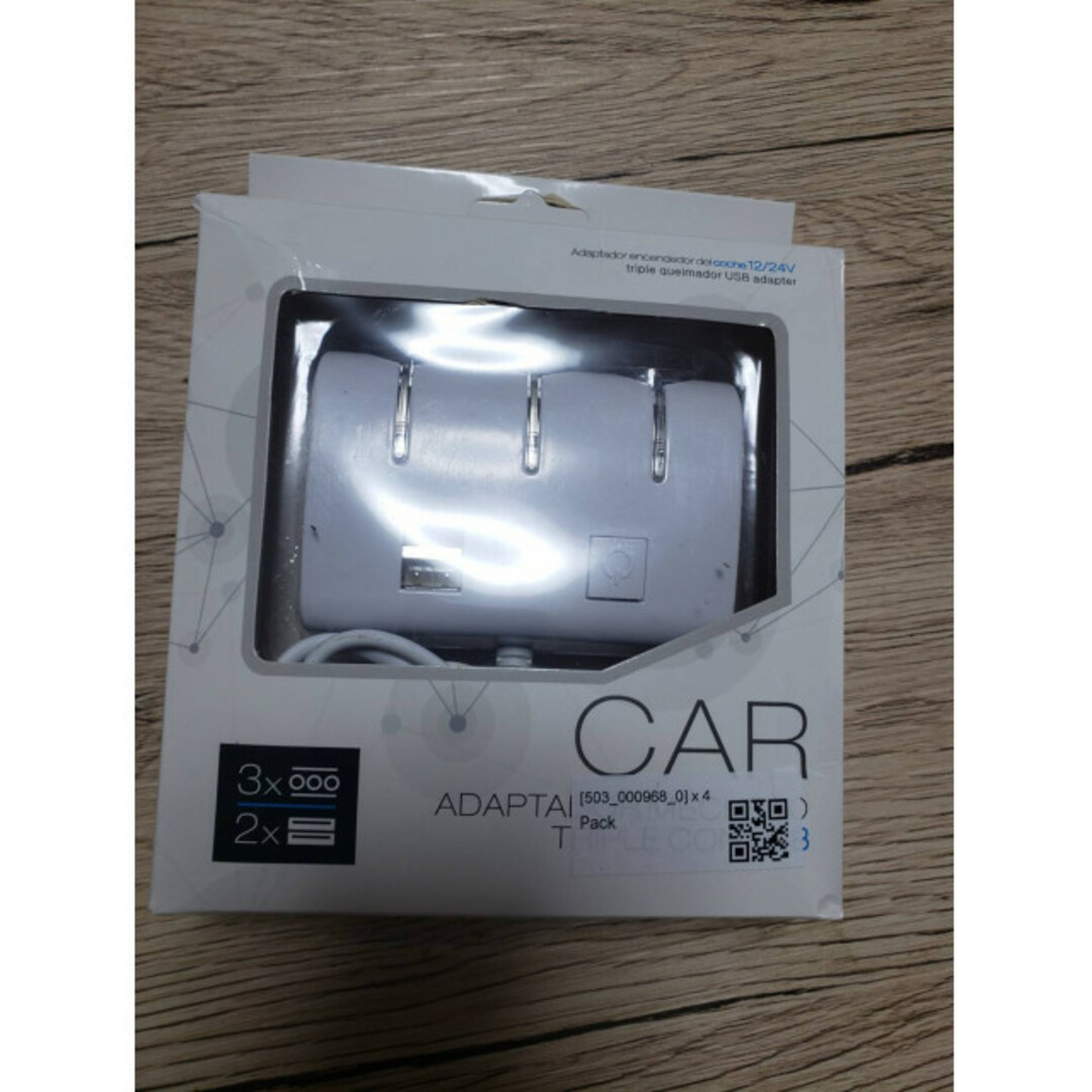 シガーソケット 3連 USB 車 スマホ 12V 充電器 白 スイッチ付の通販 by めがまろ@ファミリー雑貨屋 シガーソケット 3連 USB 車 スマホ 12V 充電器 白 スイッチ付