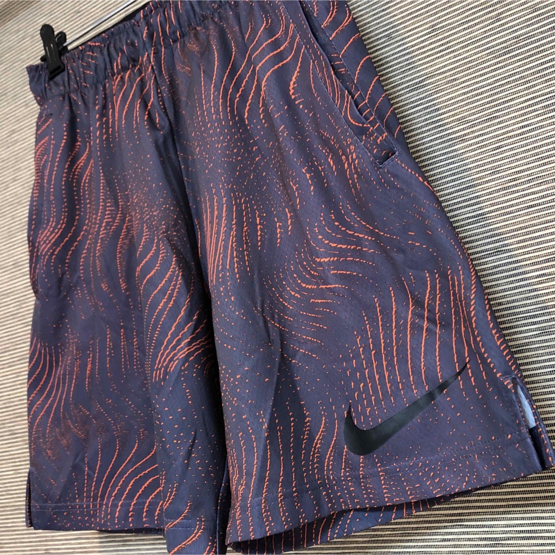 NIKE(ナイキ)の【ナイキ】ハーフパンツ　スウォッシュロゴ　総柄　幾何学　スポーツ　26 メンズのパンツ(ショートパンツ)の商品写真