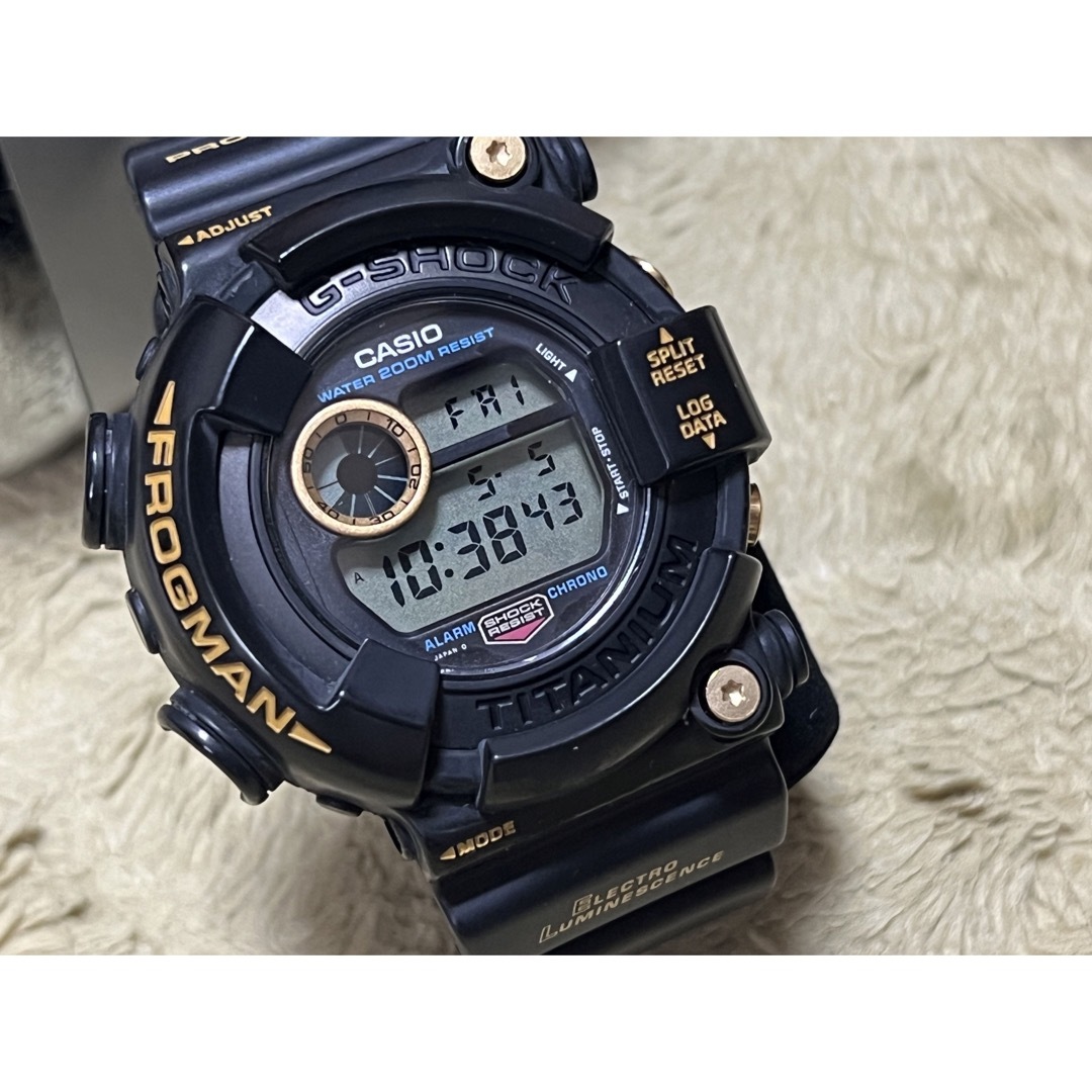 G-SHOCK(ジーショック)のゴールドチタンフロッグマン 黒金蛙 DW-8200B-9A G-SHOCK メンズの時計(腕時計(デジタル))の商品写真