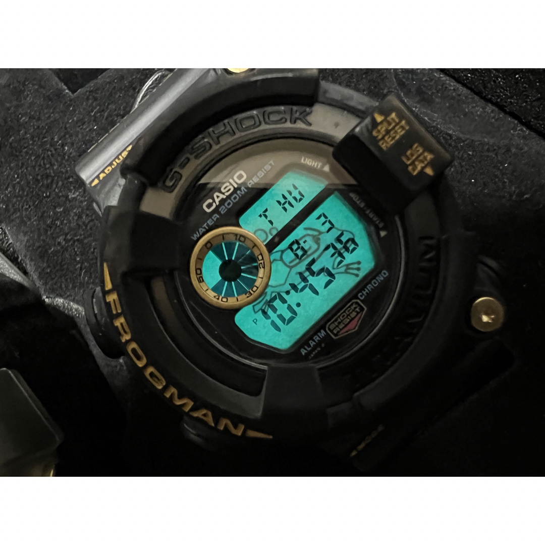 G-SHOCK(ジーショック)のゴールドチタンフロッグマン 黒金蛙 DW-8200B-9A G-SHOCK メンズの時計(腕時計(デジタル))の商品写真