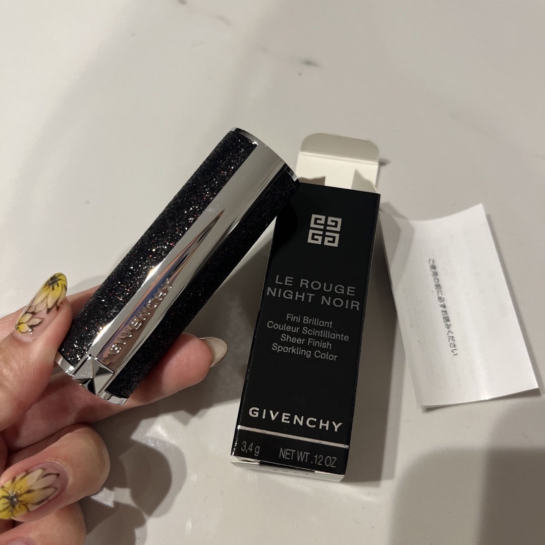 GIVENCHY(ジバンシィ)の【新品未使用】ルージュジバンシイノワール 01 コスメ/美容のベースメイク/化粧品(口紅)の商品写真