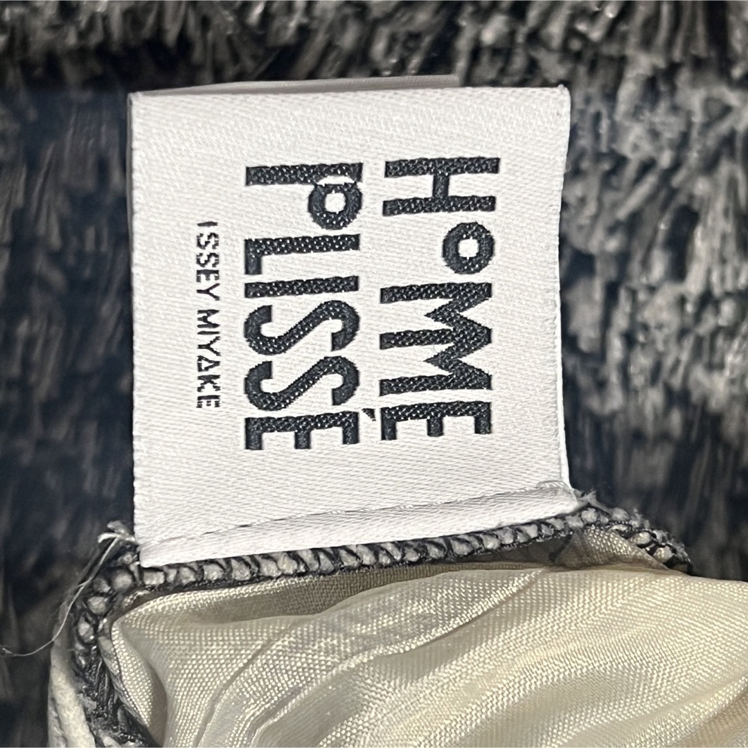 ISSEY MIYAKE(イッセイミヤケ)のオムプリッセイッセイミヤケ/HOMME PLISSE ISSEY  メンズのパンツ(スラックス)の商品写真