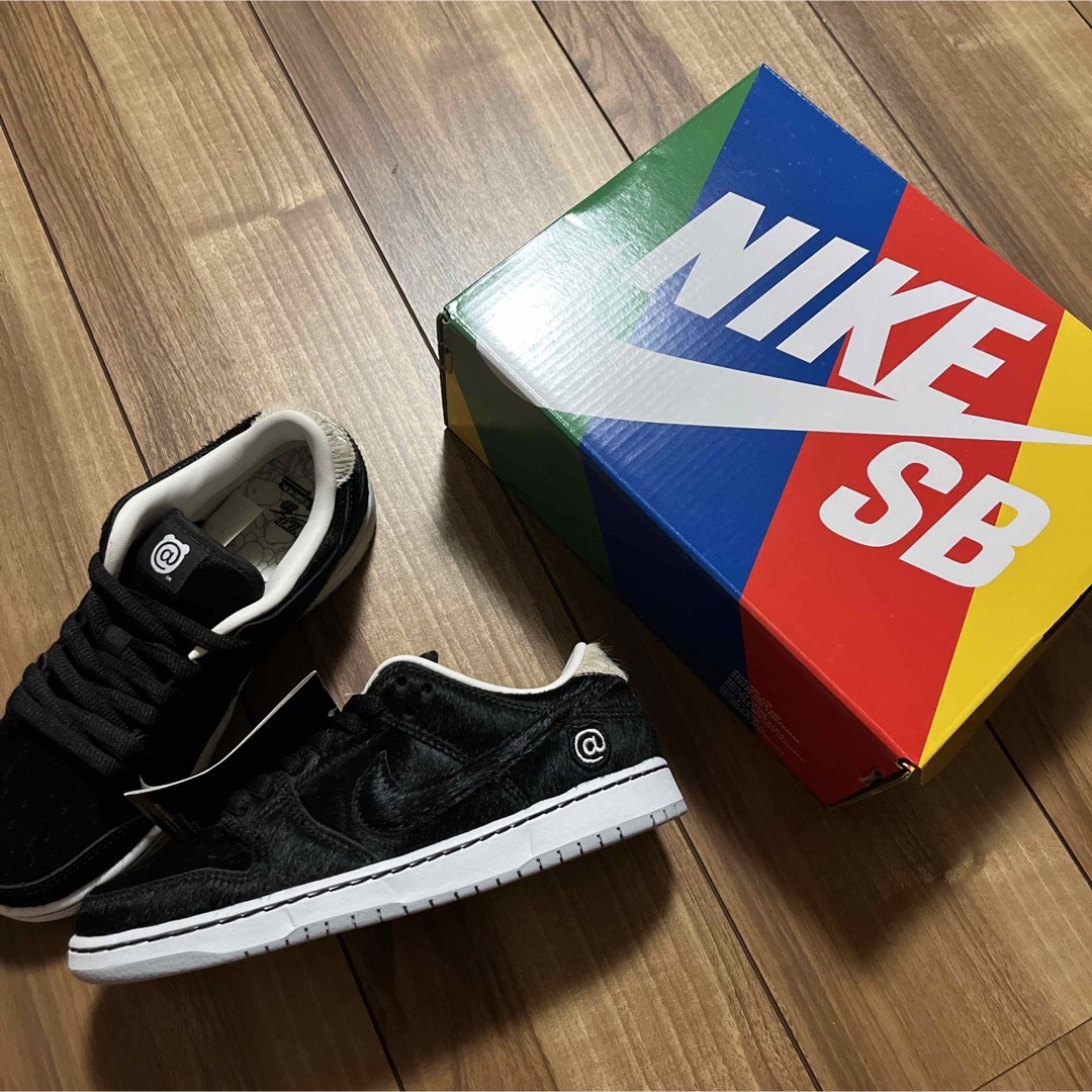 新品 NIKE SB× ベアブリック 限定コラボシューズ 22 黒 ブラック