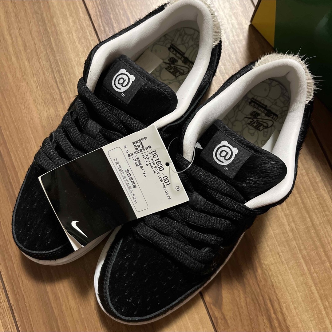 新品 NIKE SB× ベアブリック 限定コラボシューズ 22 黒 ブラックの通販
