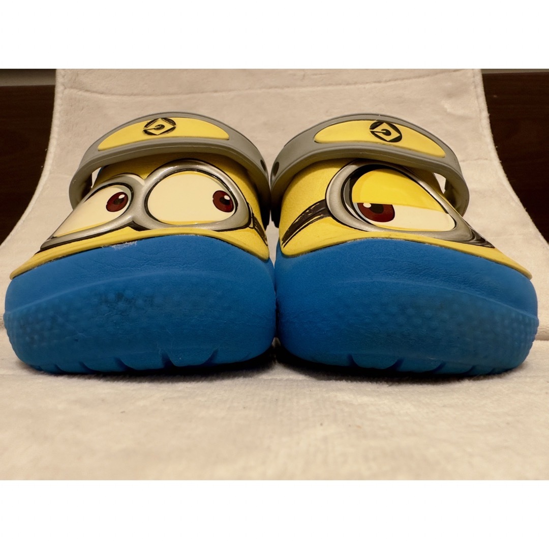 crocs(クロックス)のcrocs クロックスミニオン キッズ/ベビー/マタニティのキッズ靴/シューズ(15cm~)(サンダル)の商品写真
