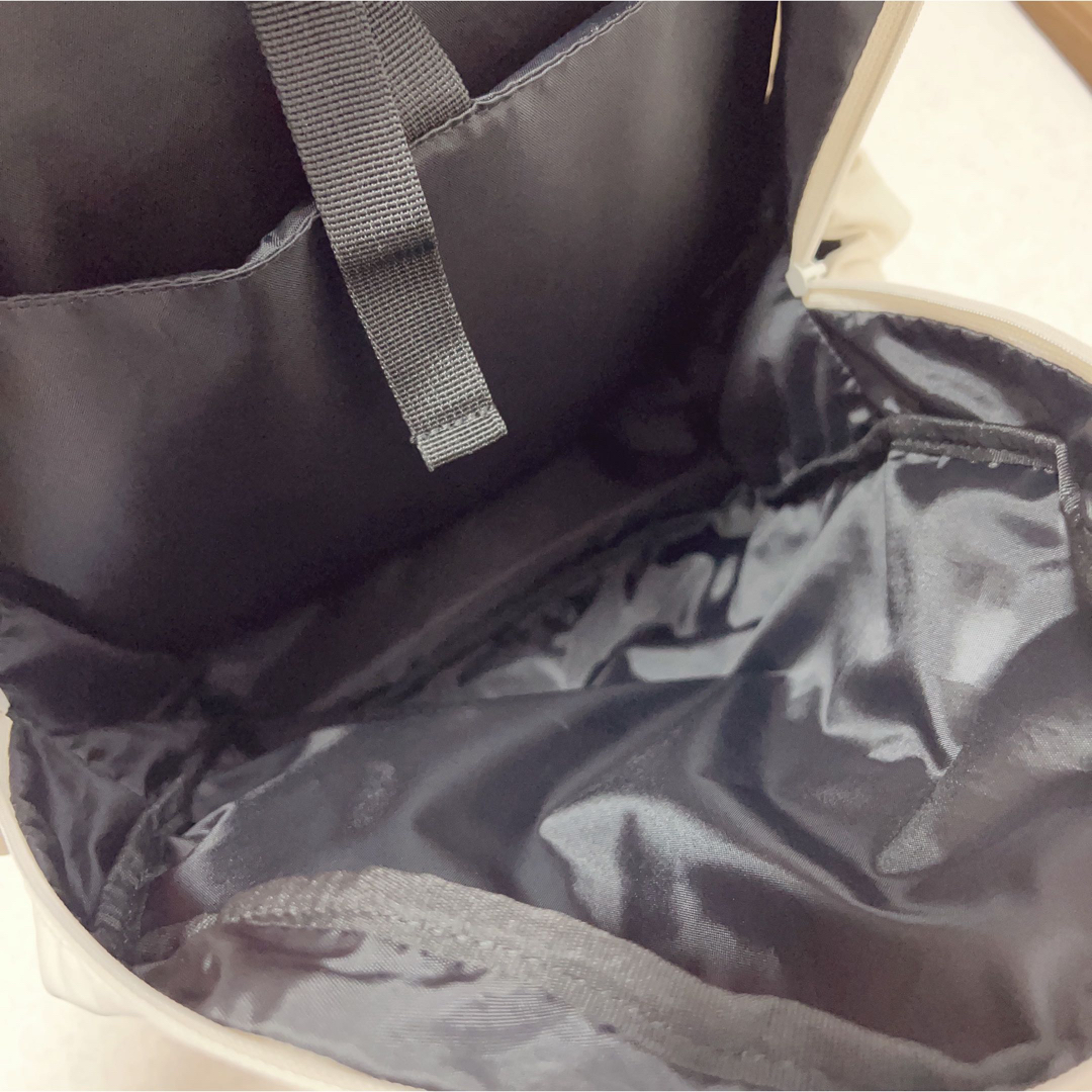 emmi(エミ)の【emmi atelier】ギャザーボディーバックパック ホワイト レディースのバッグ(リュック/バックパック)の商品写真