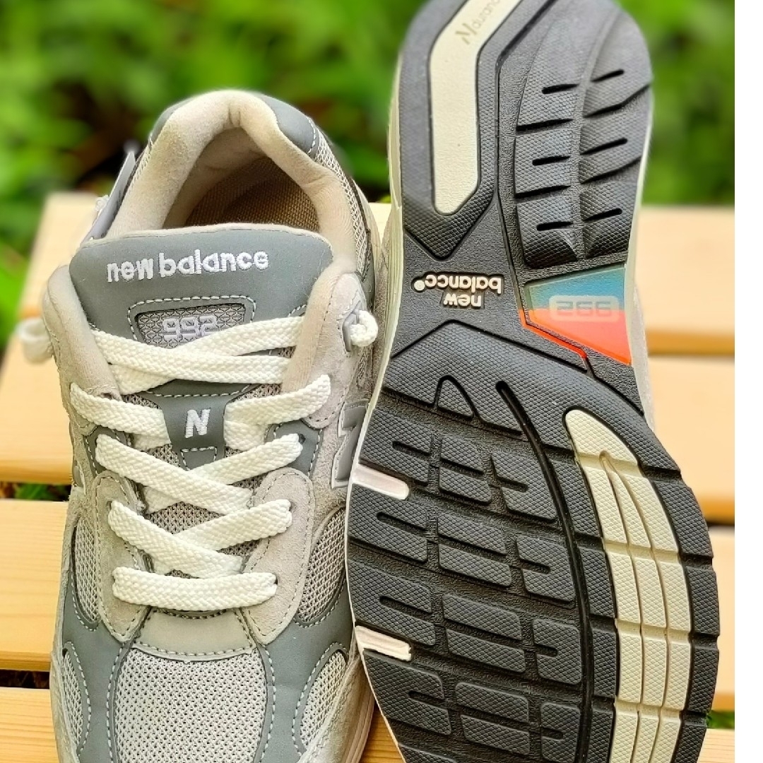 週末限定値下げ　new balance 992 GR US7 新品未使用品 メンズの靴/シューズ(スニーカー)の商品写真