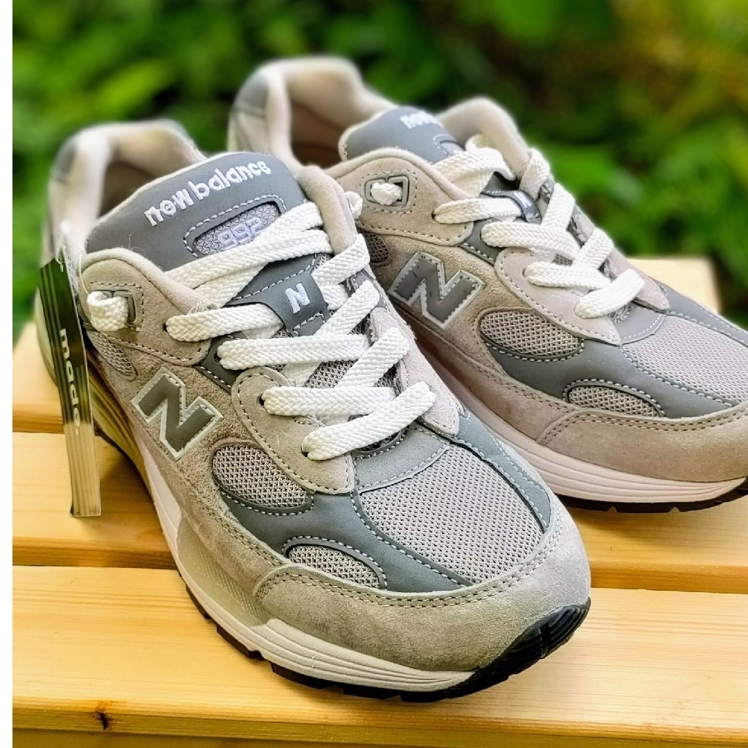 週末限定値下げ　new balance 992 GR US7 新品未使用品 メンズの靴/シューズ(スニーカー)の商品写真