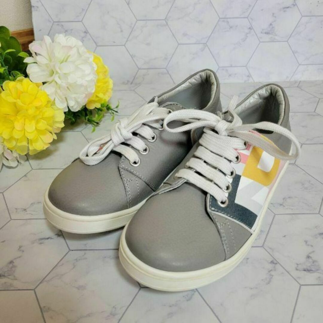 FENDI - FENDI お洒落 ロゴ入り スニーカー スポーツ お出かけに