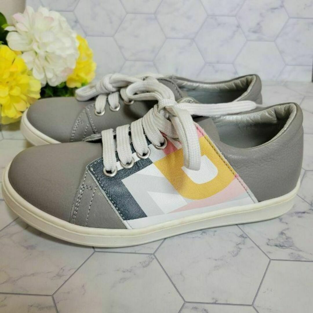 FENDI - FENDI お洒落 ロゴ入り スニーカー スポーツ お出かけに