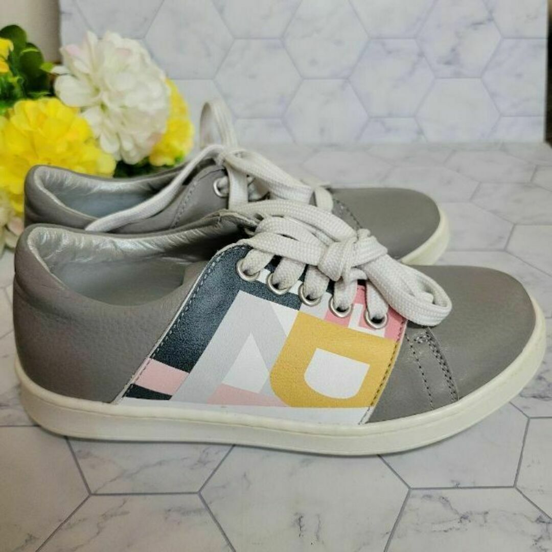 FENDI - FENDI お洒落 ロゴ入り スニーカー スポーツ お出かけに