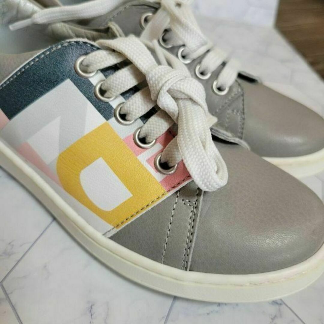 FENDI - FENDI お洒落 ロゴ入り スニーカー スポーツ お出かけに