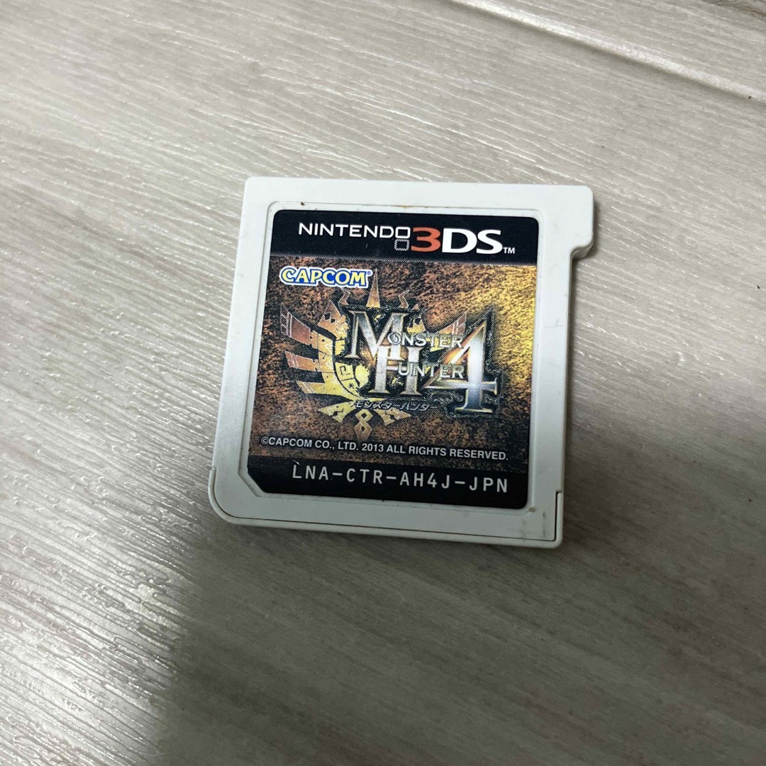 CAPCOM(カプコン)のモンスターハンター4 3ds エンタメ/ホビーのゲームソフト/ゲーム機本体(携帯用ゲームソフト)の商品写真