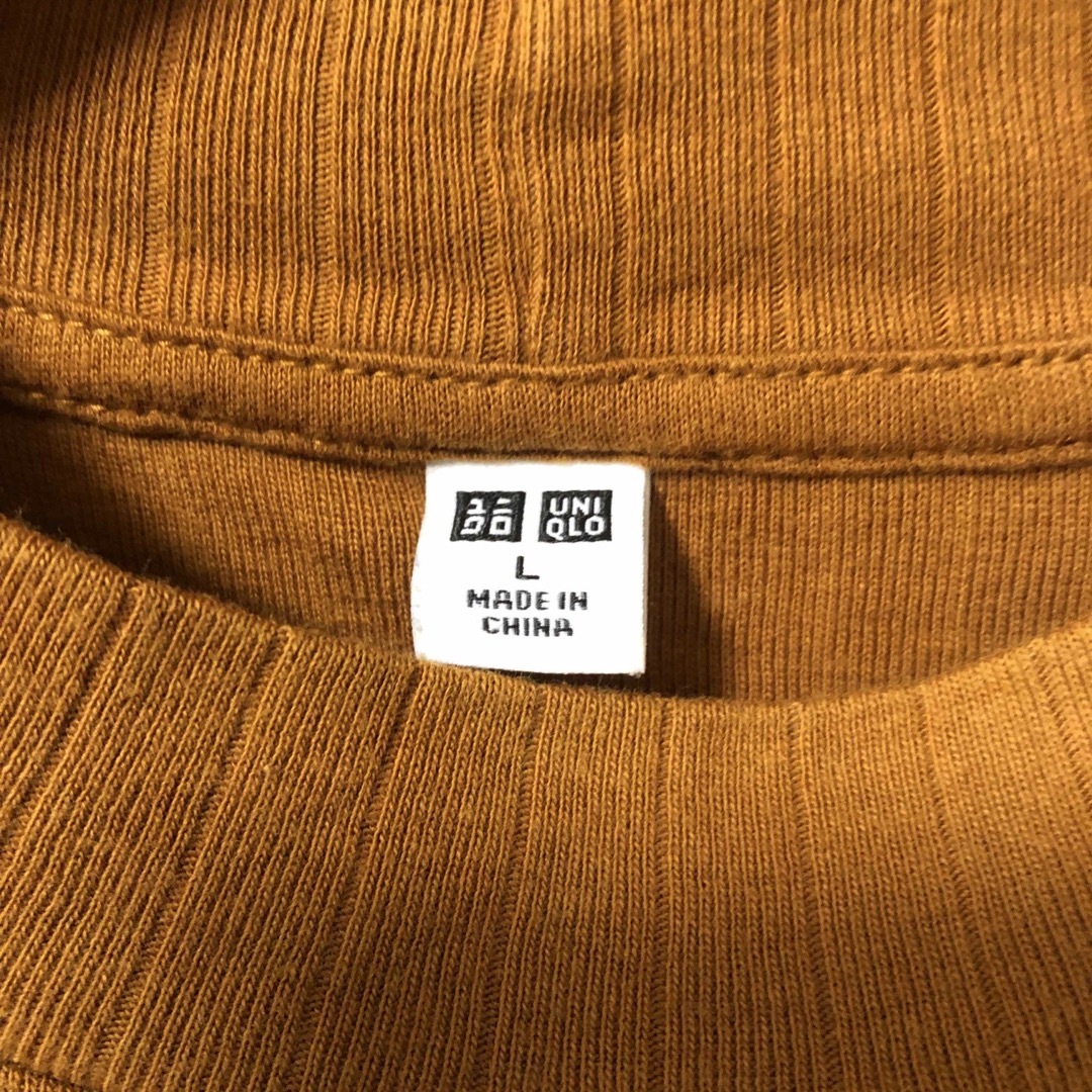 UNIQLO(ユニクロ)のユニクロ　レンガ色　ハイネック　半袖カットソー レディースのトップス(カットソー(半袖/袖なし))の商品写真