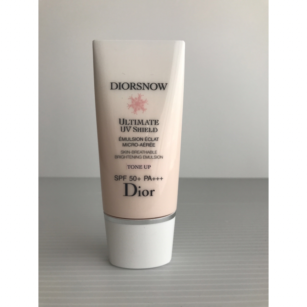 Christian Dior(クリスチャンディオール)のクリスチャンディオール　スノーUVシールドトーンアップ　50＋　日焼け止め乳液 コスメ/美容のベースメイク/化粧品(化粧下地)の商品写真