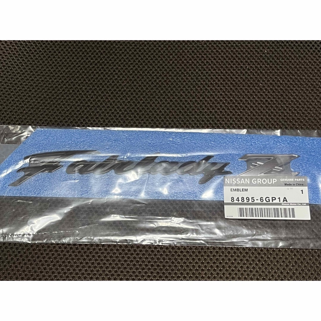 エンブレム フェアレディZ Z34 RZ34 リアエンブレム FairladyZ | フリマアプリ ラクマ RZ34 新型フェアレディZ用リアエンブレム 1枚(写真2)
