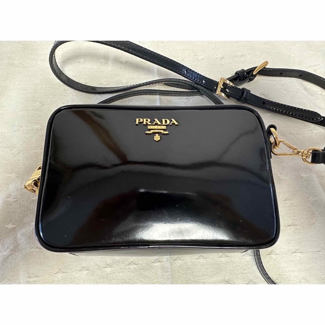 PRADA ショルダーバッグ エナメル