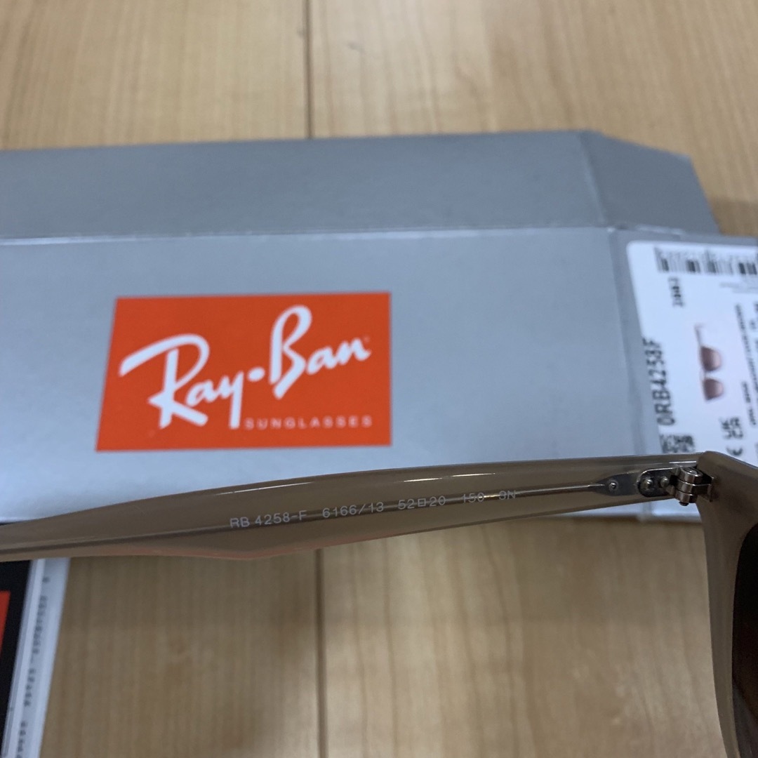 Ray-Ban(レイバン)のRB4258F レイバンサングラス　ベージュ レディースのファッション小物(サングラス/メガネ)の商品写真