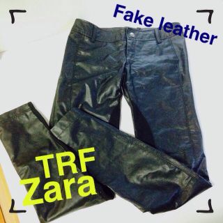 ザラ(ZARA)のTRF♡フェイクレザーパンツ(カジュアルパンツ)