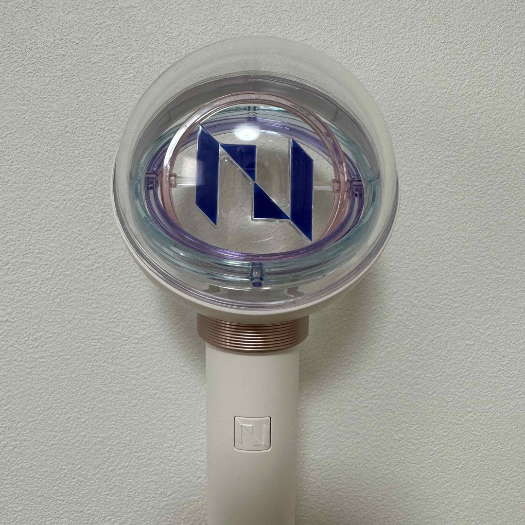 INI(アイエヌアイ)のINI OFFICIAL LIGHT STICK エンタメ/ホビーの声優グッズ(ペンライト)の商品写真