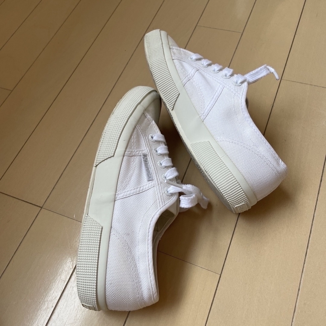 SUPERGA(スペルガ)のスペルガ　SUPERGA ホワイト　スニーカー　38（24cm） レディースの靴/シューズ(スニーカー)の商品写真