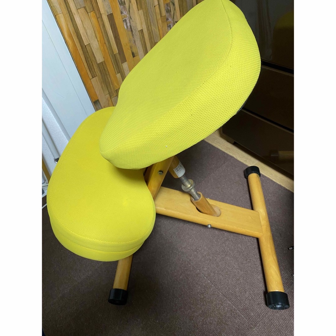 姿勢がよくなる椅子　矯正　キッズチェア　黄色