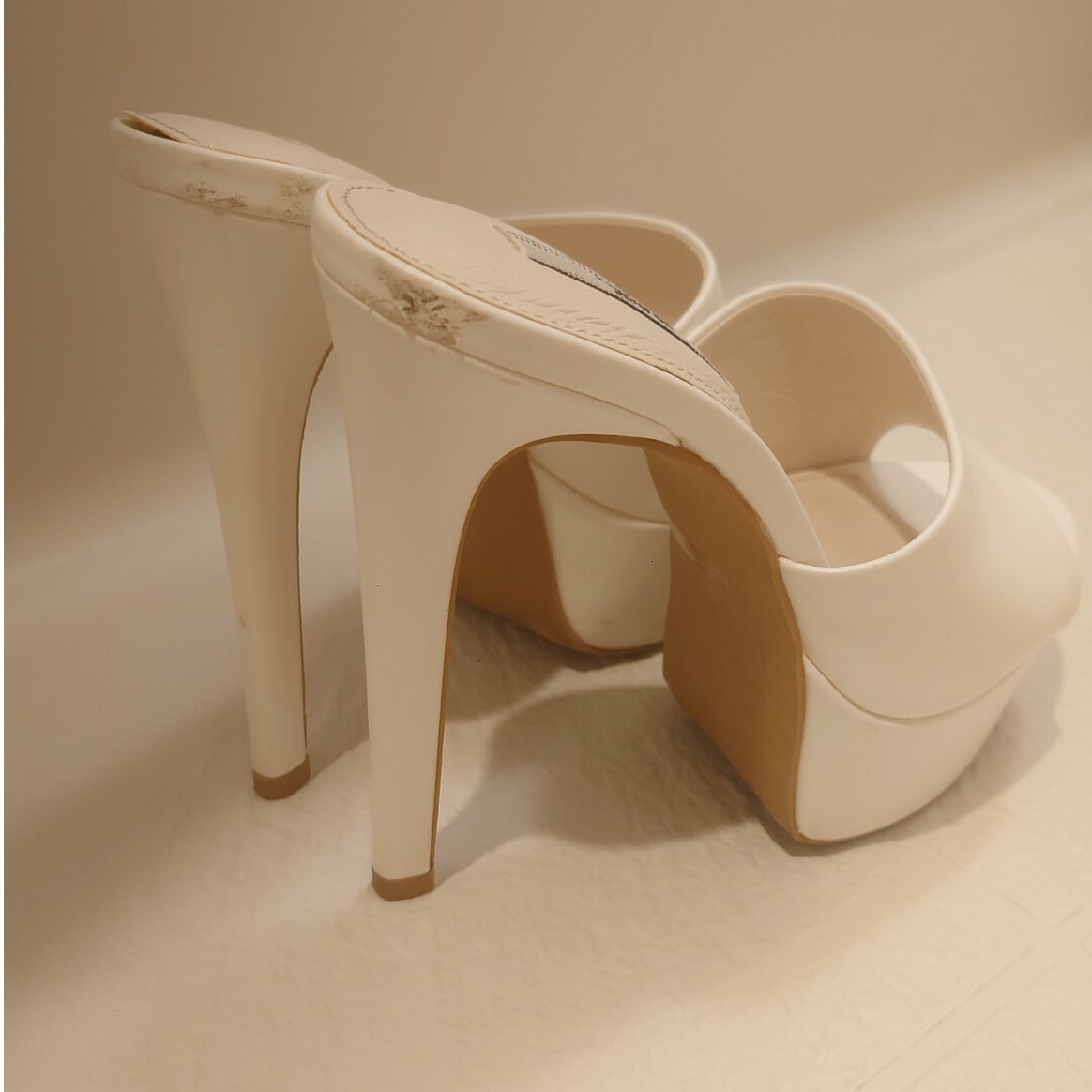 R&E(アールアンドイー)のR&E サンダル ミュール ピンヒール ホワイト 白 Sサイズ レディースの靴/シューズ(ミュール)の商品写真