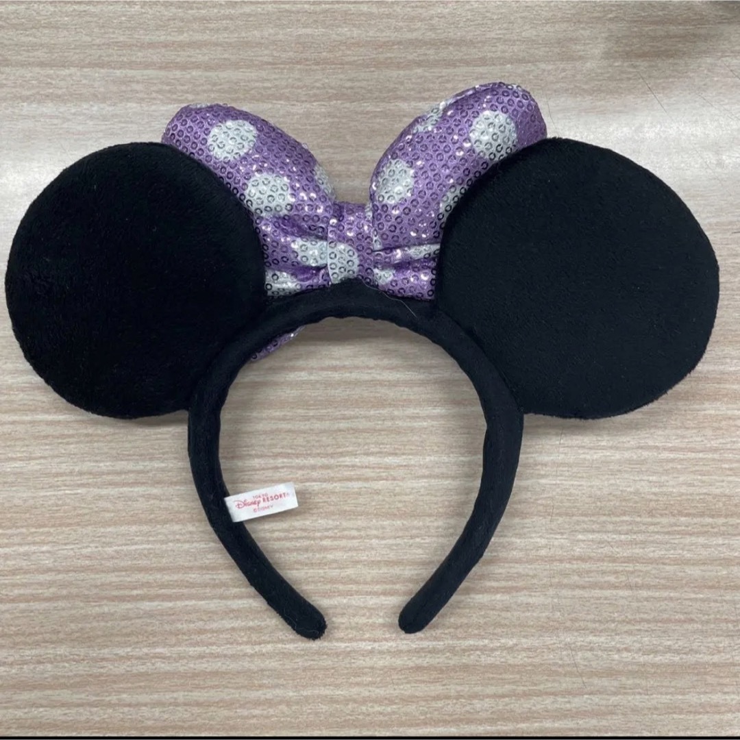 Disney(ディズニー)のディズニー　ミニー　カチューシャ　スパンコール　紫　パープル　リボン レディースのヘアアクセサリー(カチューシャ)の商品写真