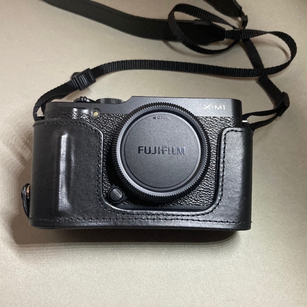 富士フイルム(フジフイルム)のフジフィルム X-M1 + レンズ他 スマホ/家電/カメラのカメラ(ミラーレス一眼)の商品写真