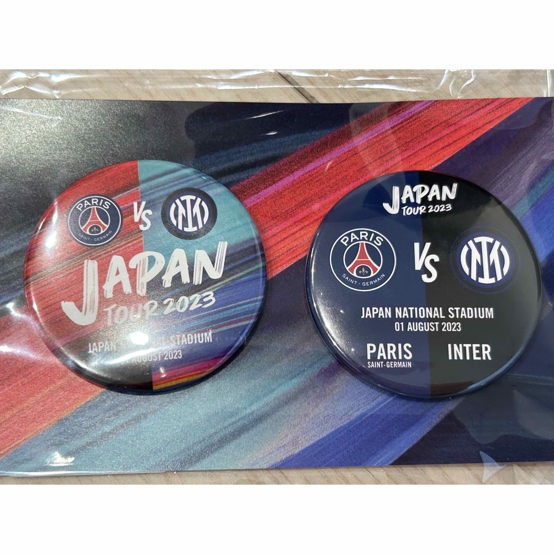 Paris Saint-Germain(パリサンジェルマン)のパリサンジェルマンvsインテル　ピンバッジ２個セット スポーツ/アウトドアのサッカー/フットサル(記念品/関連グッズ)の商品写真