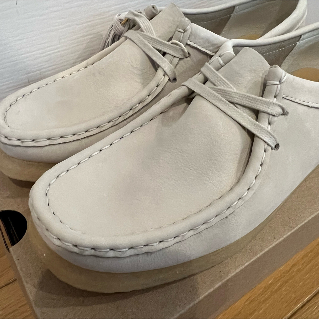 Clarks - [未使用] CLARKS WALLABEE ワラビー ホワイトカラー‼️の通販