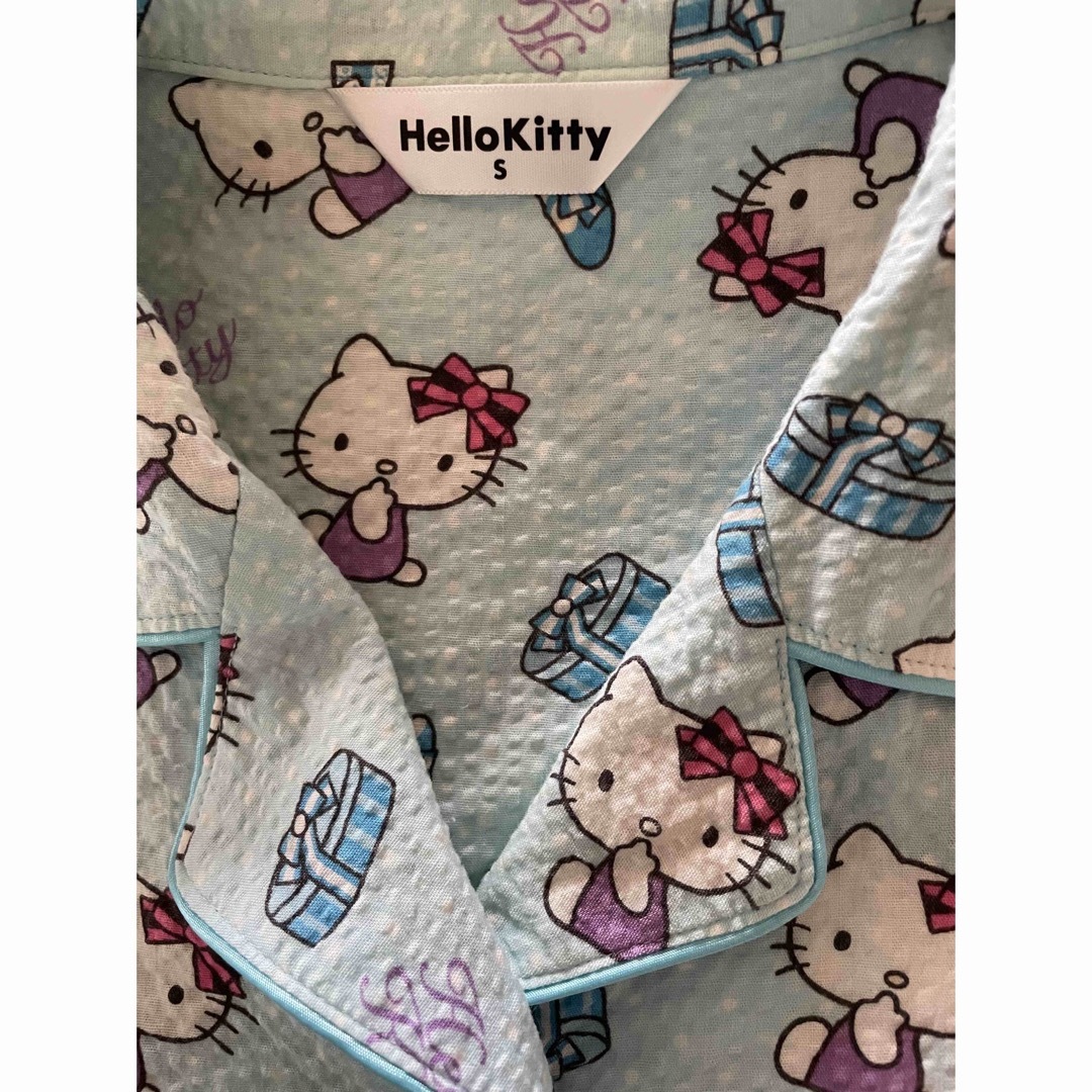 サンリオ(サンリオ)のHello Kitty レディースパジャマ半袖長ズボンサッカー生地日本製Sサイズ レディースのルームウェア/パジャマ(パジャマ)の商品写真