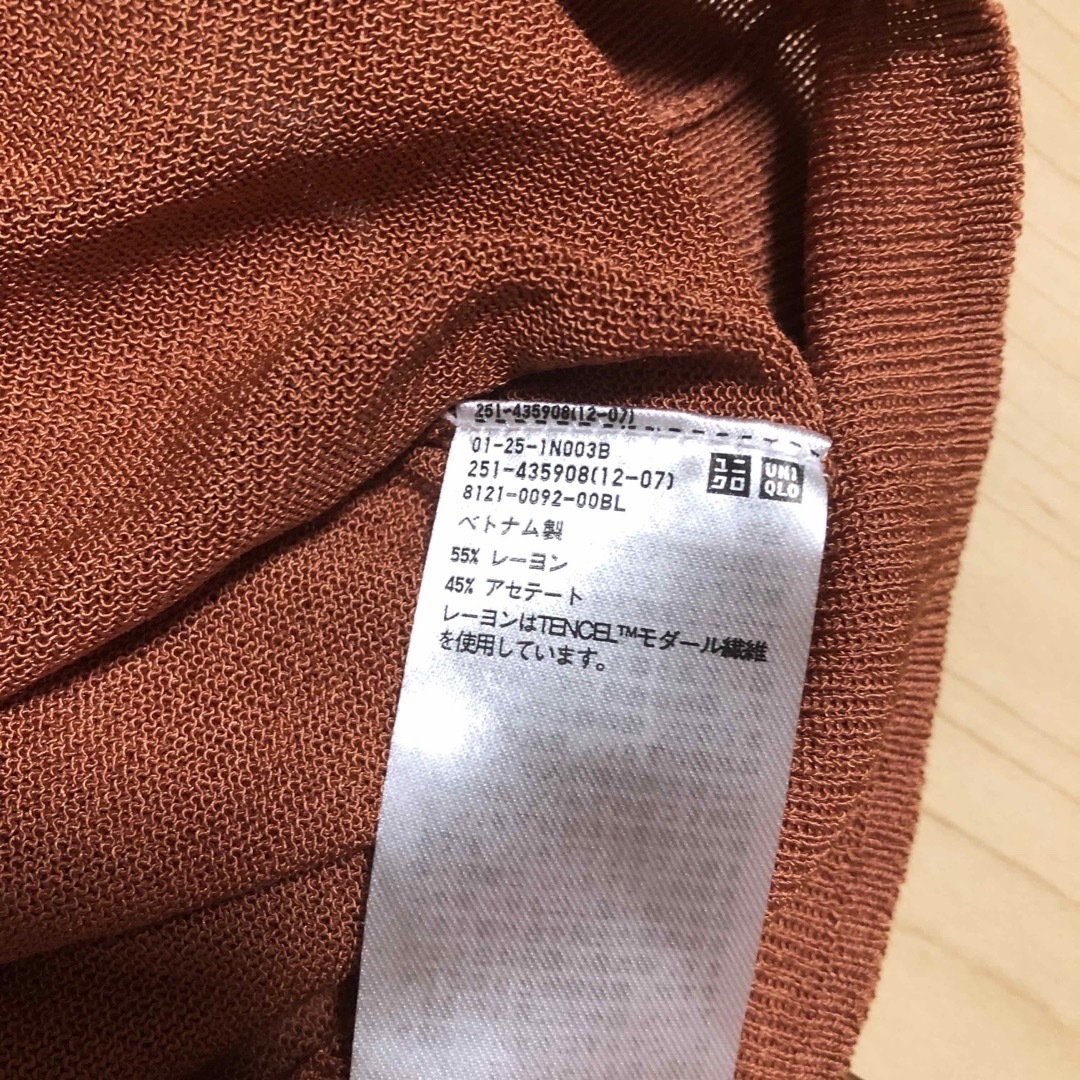 UNIQLO(ユニクロ)のユニクロ　ライトVネックカーディガン（長袖）テラコッタカラー　美品❗️ レディースのトップス(カーディガン)の商品写真