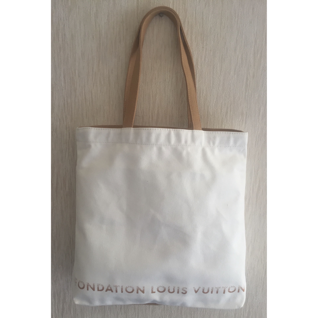 LOUIS VUITTON(ルイヴィトン)の匿名配送　ルイヴィトン財団美術館限定　トートバッグホワイト レディースのバッグ(トートバッグ)の商品写真