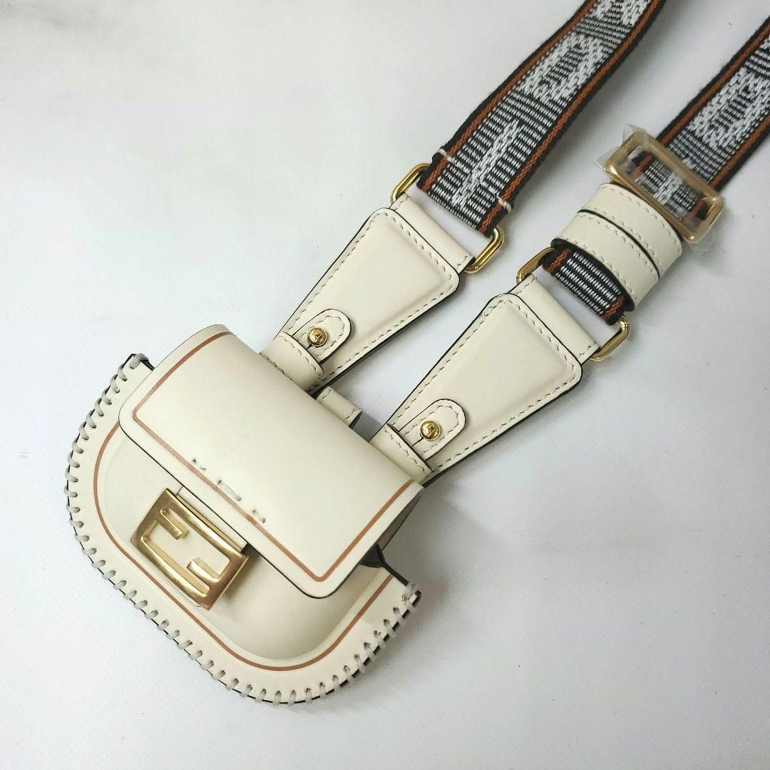 FENDI フェンディ AirPods case MM312