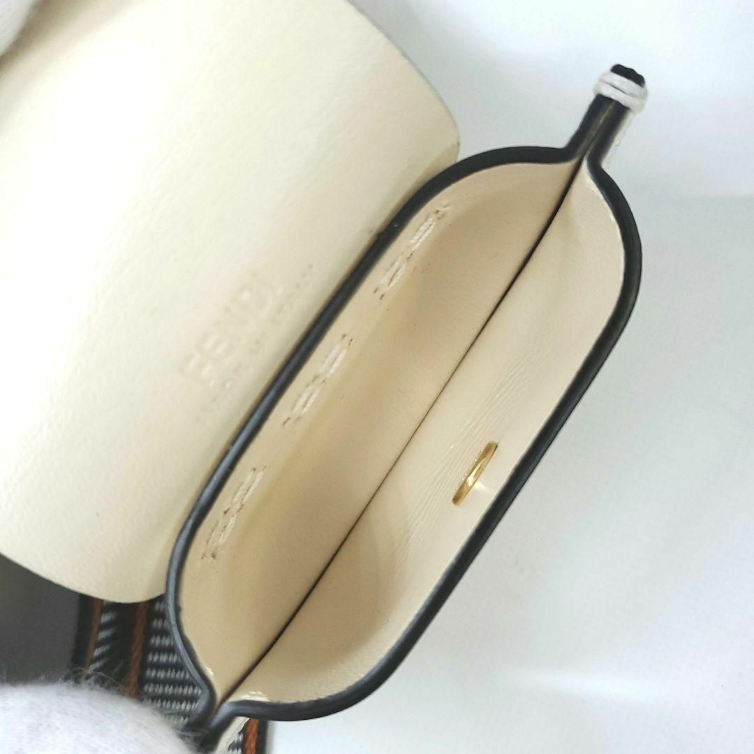 FENDI フェンディ AirPods case MM312