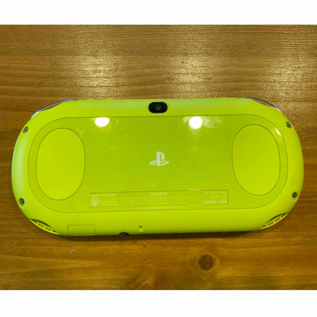 PlayStation Vita(プレイステーションヴィータ)のPlayStation®Vita PCH-2000 本体 ソフトセット エンタメ/ホビーのゲームソフト/ゲーム機本体(携帯用ゲーム機本体)の商品写真