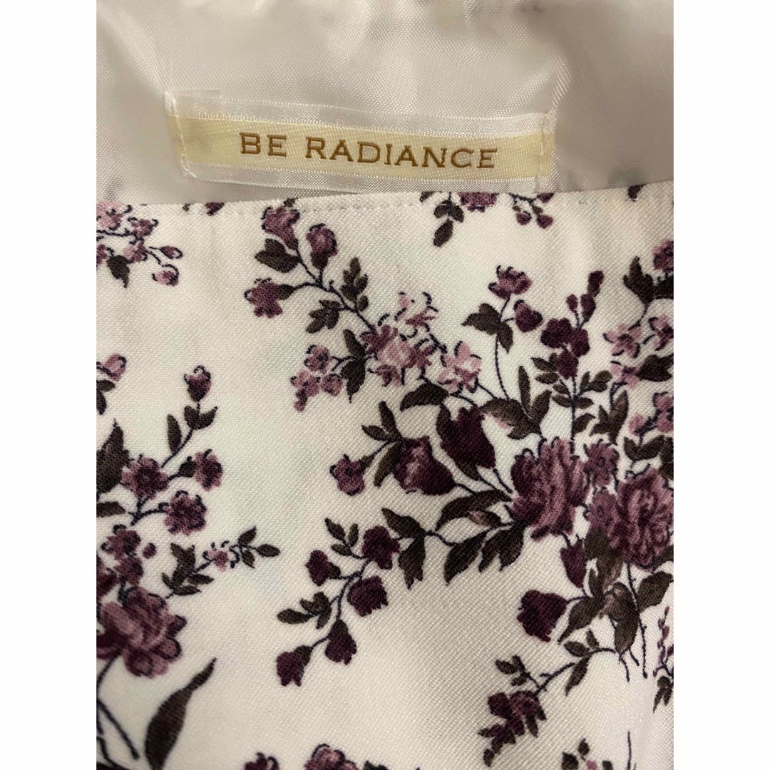 BE RADIANCE(ビーラディエンス)のビーラディエンス　花柄　台形ミニスカート レディースのスカート(ミニスカート)の商品写真